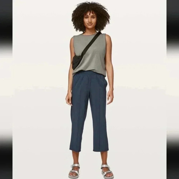Lululemon Wanderer CropTrue Navy - Picture 1 of 8